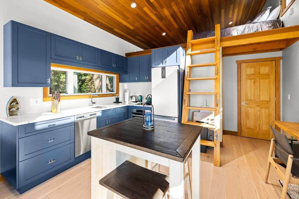 Kingfisher Manor Villa Sooke Exterior photo