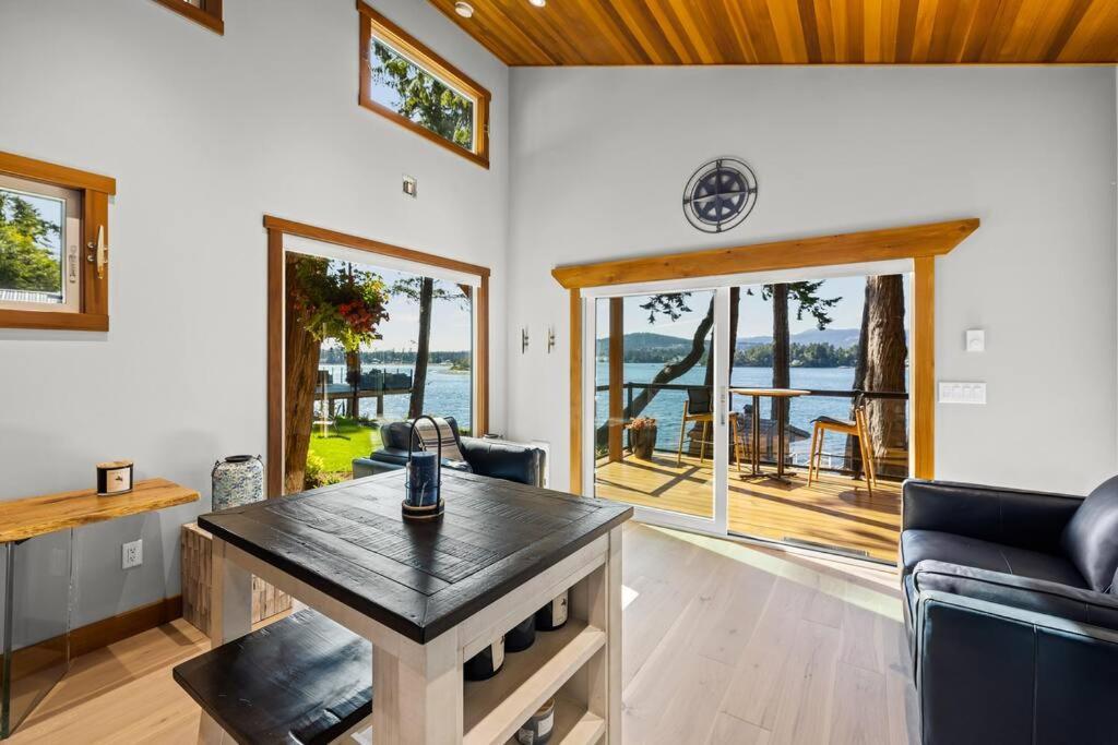 Kingfisher Manor Villa Sooke Exterior photo