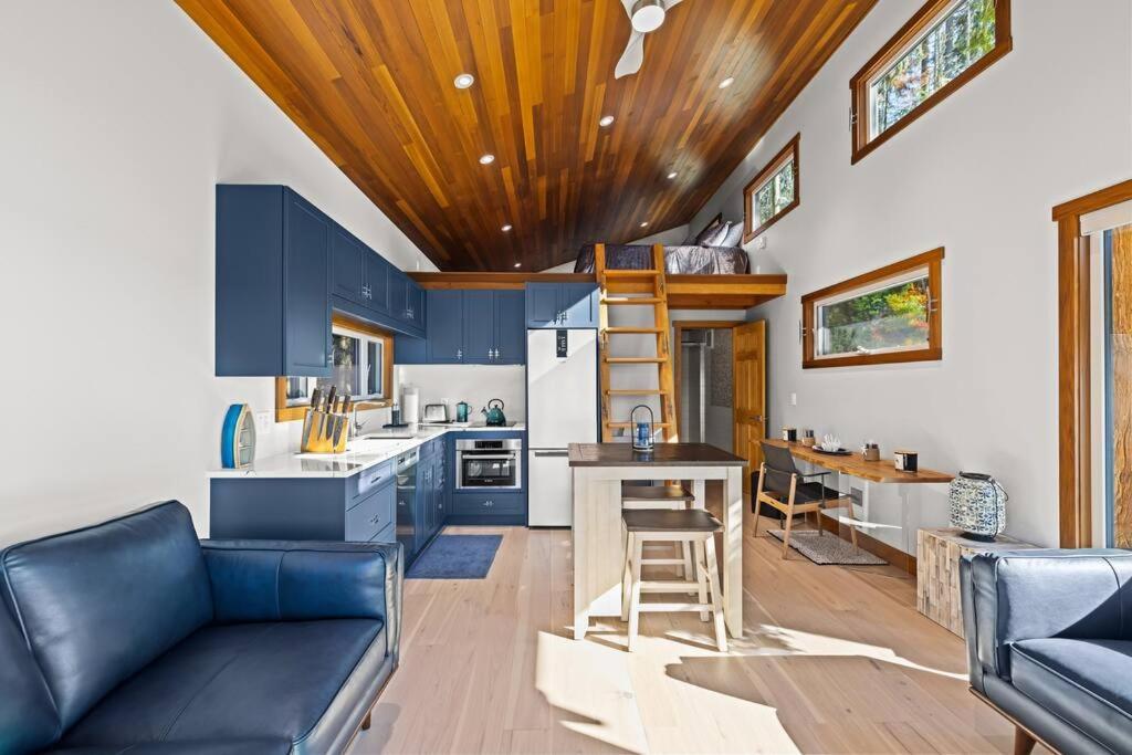 Kingfisher Manor Villa Sooke Exterior photo