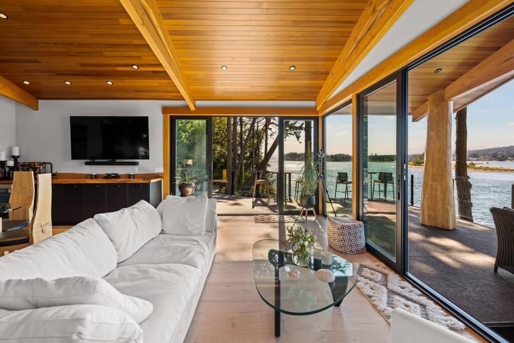 Kingfisher Manor Villa Sooke Exterior photo