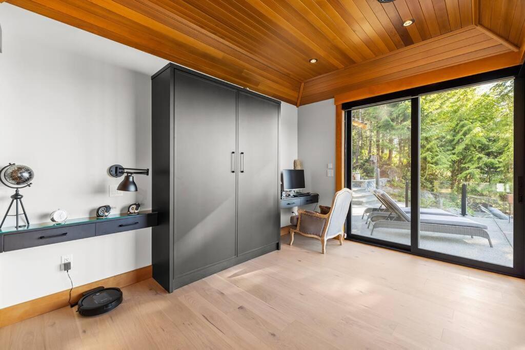 Kingfisher Manor Villa Sooke Exterior photo