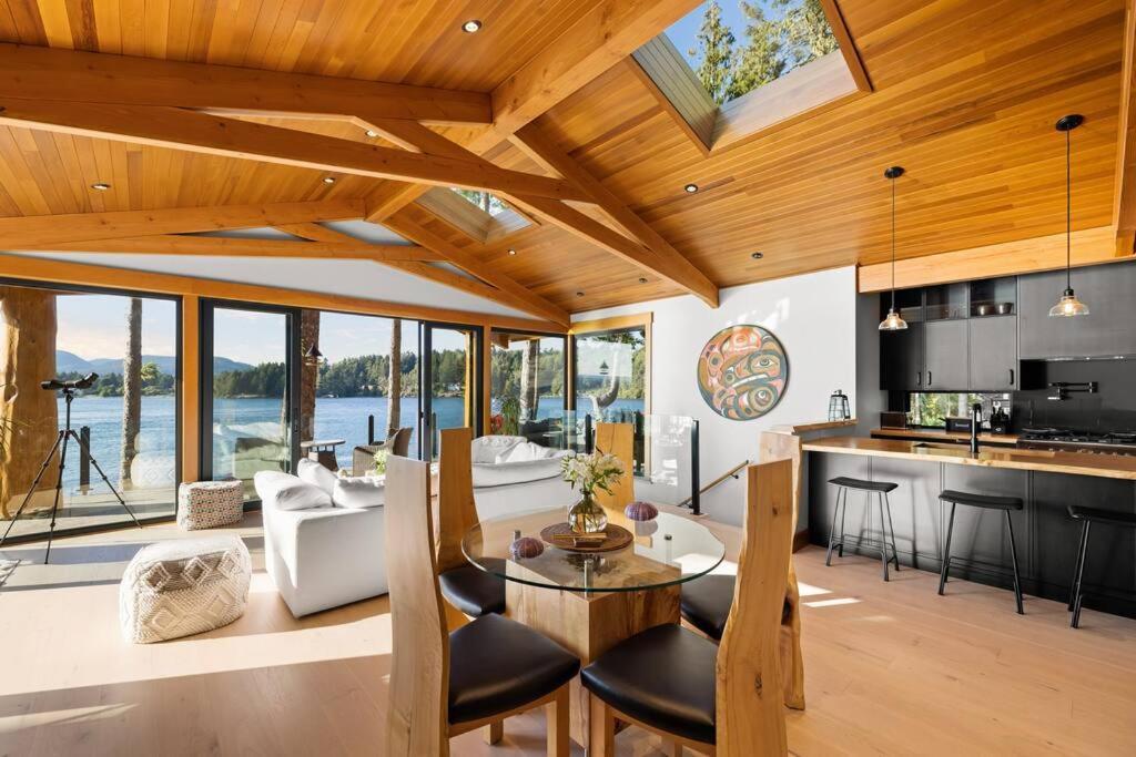 Kingfisher Manor Villa Sooke Exterior photo