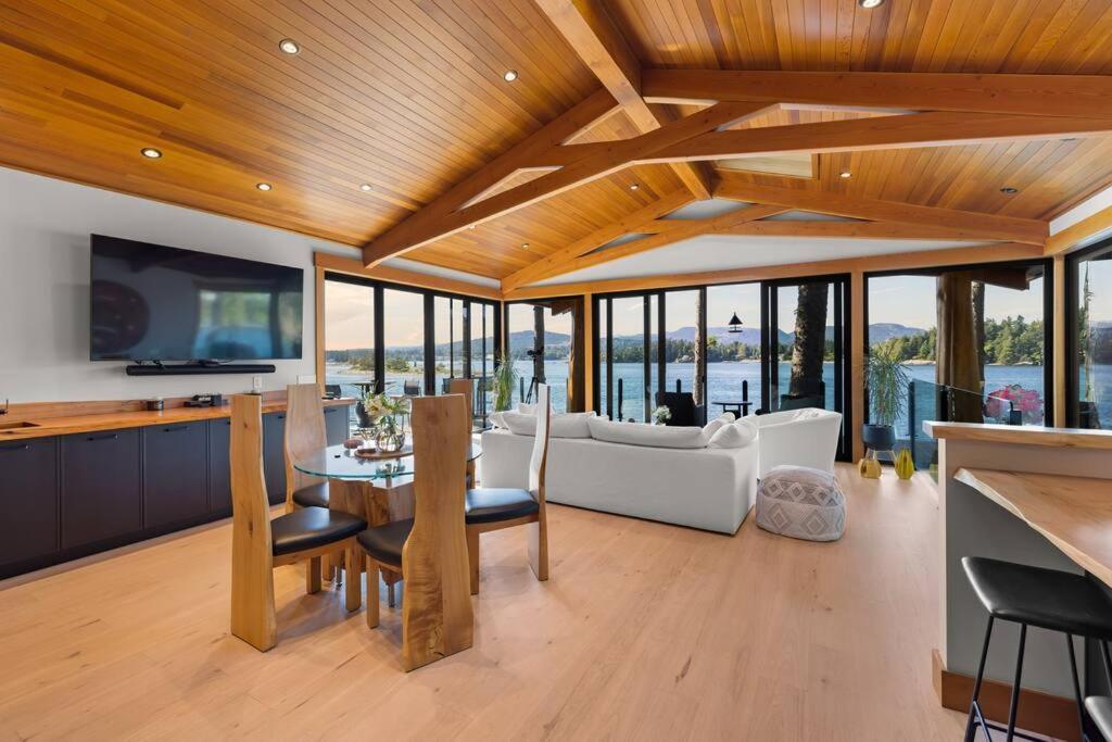 Kingfisher Manor Villa Sooke Exterior photo